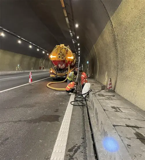 宾川隧道排水渠清淤